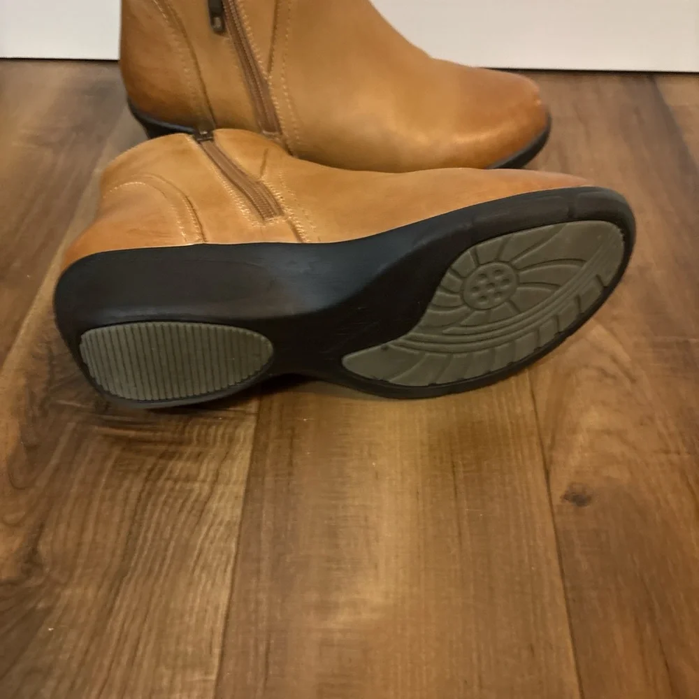 Propet Cognac Leather Comfort Ankle Boots Size 7.5 Minimalist Fall Capsule